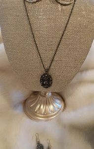 Beautiful necklace & earring set